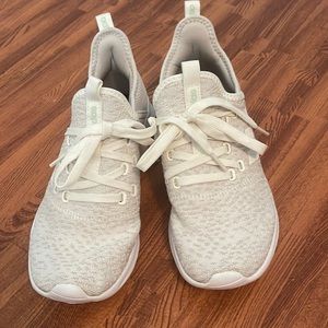 BNWOT adidas memory foam shoe size 6.5